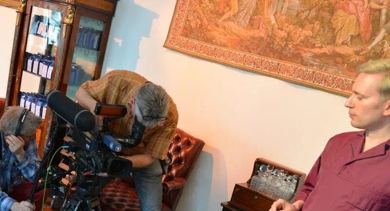 Filmaufnahmen im Salon für Dings vom Dach 2 Filmdreh HR3 4047