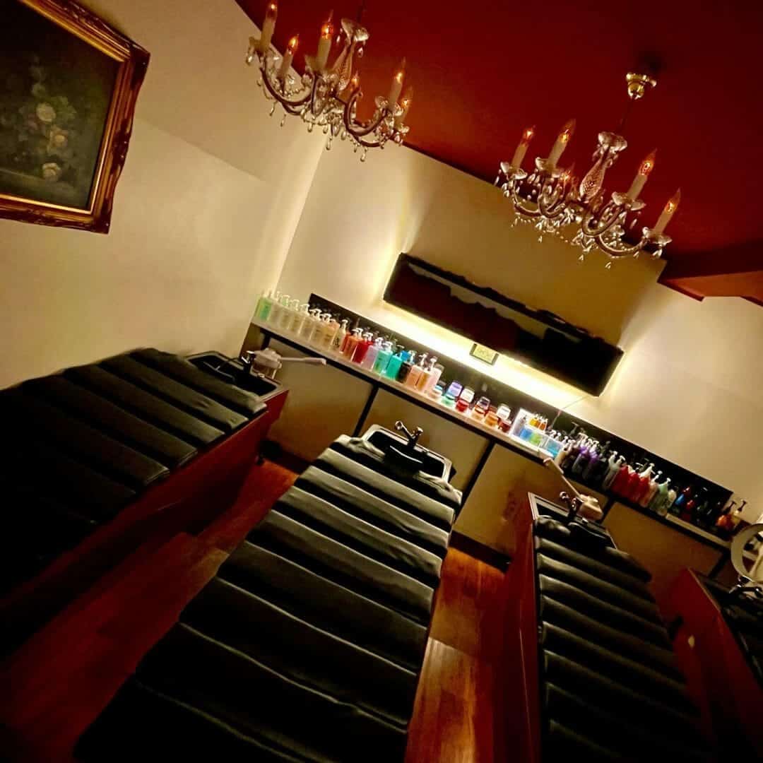 Friseur in Frankfurt - Muscat HairArtist 7 Im Hair Care Spa können SIe entspannt das Haarewaschen und die Kopfmassage genießen