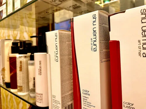 SHU UEMURA ein Leben für die Schönheit 2 Herr SHU UEMURA ein Leben für die Schönheit bei uns im Friseursalon