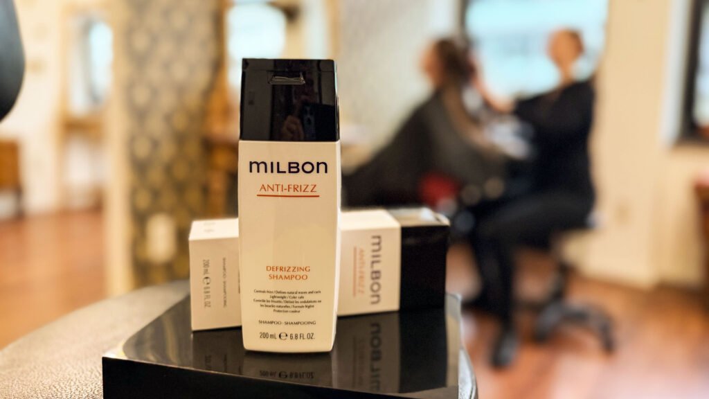 Milbon ANTI-FRIZZ: Anwendung und Einwirkzeit zu Hause 2 Milbon-ANTI-FRIZZ-Defrizzing-Shampoo