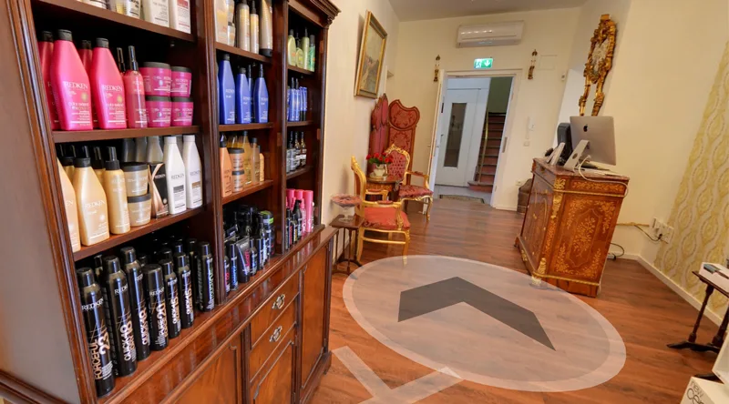 Erkunden Sie unseren Salon mit Google 360°! 2 Den Friseursalon mit Google 360° erkunden
